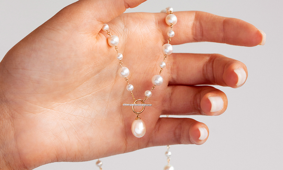 Jak nosić biżuterię z perłami?