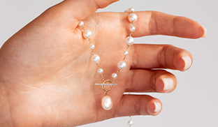 Jak nosić biżuterię z perłami?